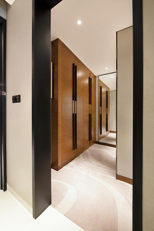 Asiana Grand Hotel Dubai Exterior foto A walk-in wardrobe